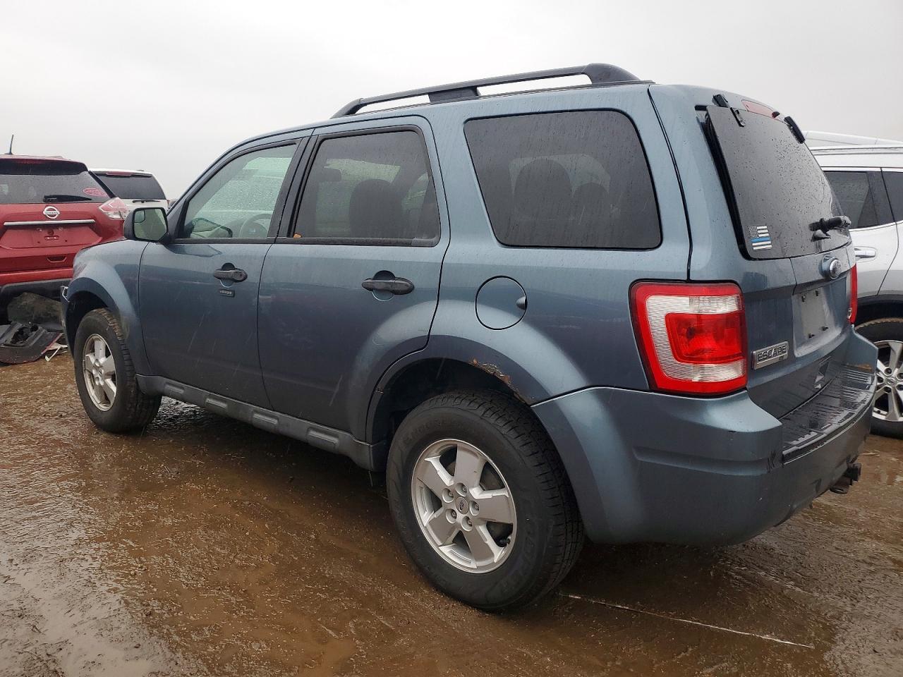 2011 FORD ESCAPE XLT photo 2
