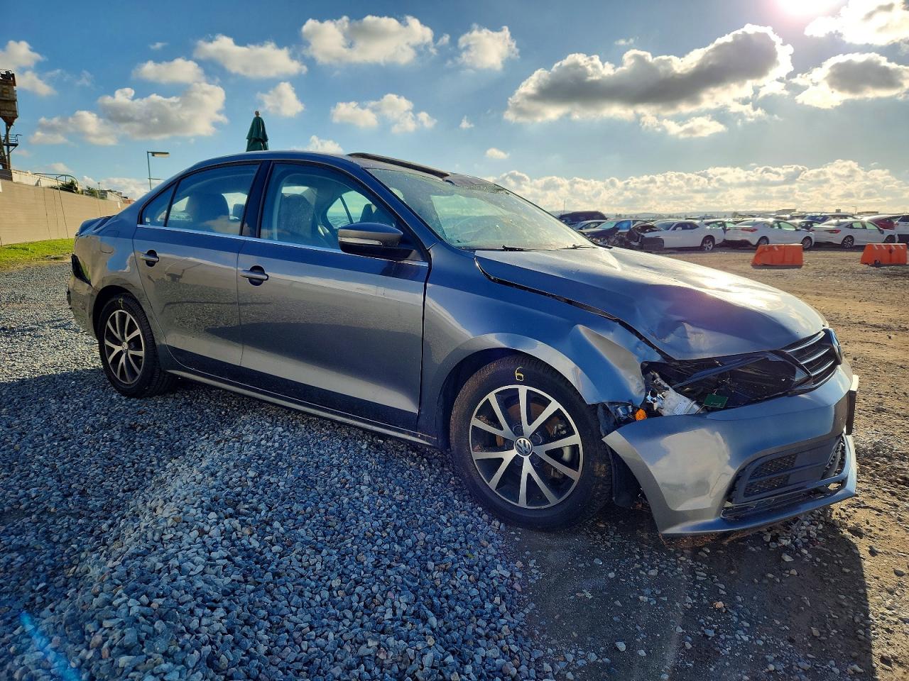 2017 VOLKSWAGEN JETTA SE photo 4