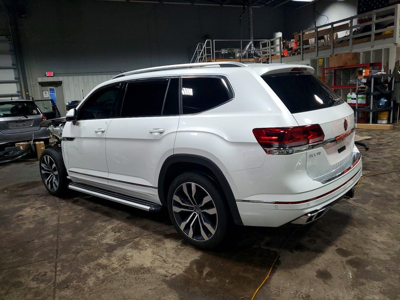 2023 VOLKSWAGEN ATLAS SEL PREMIUM R-LINE photo 2