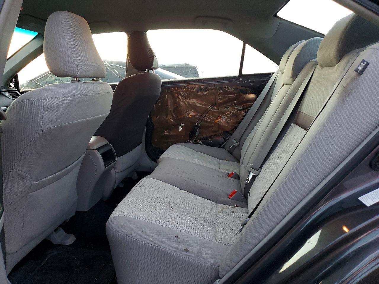 2014 TOYOTA CAMRY L photo 10