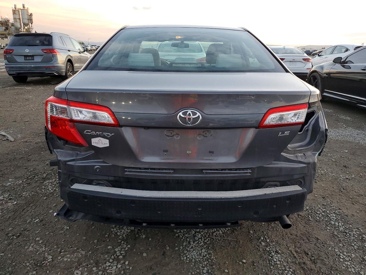 2014 TOYOTA CAMRY L photo 6