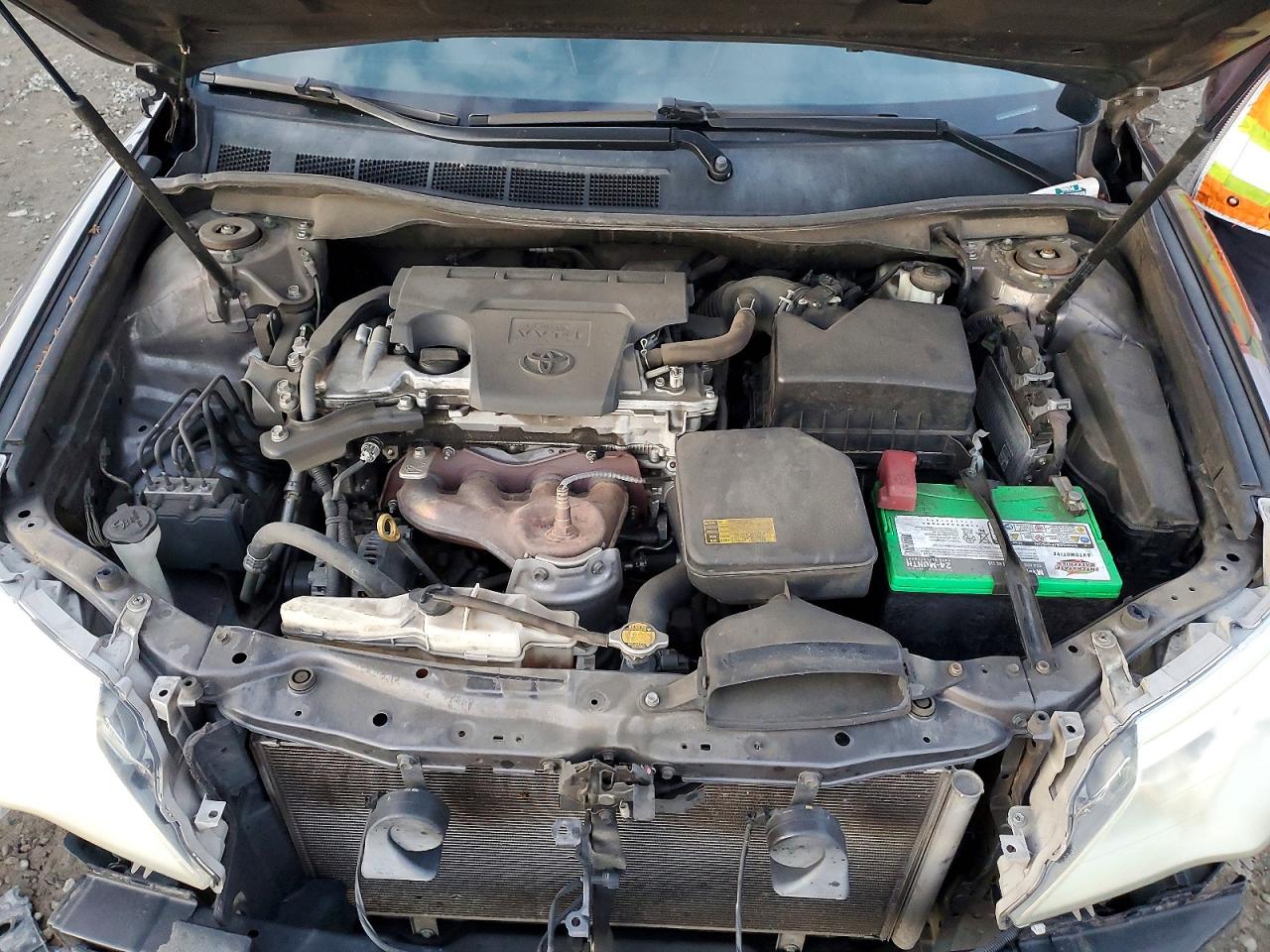 2014 TOYOTA CAMRY L photo 11