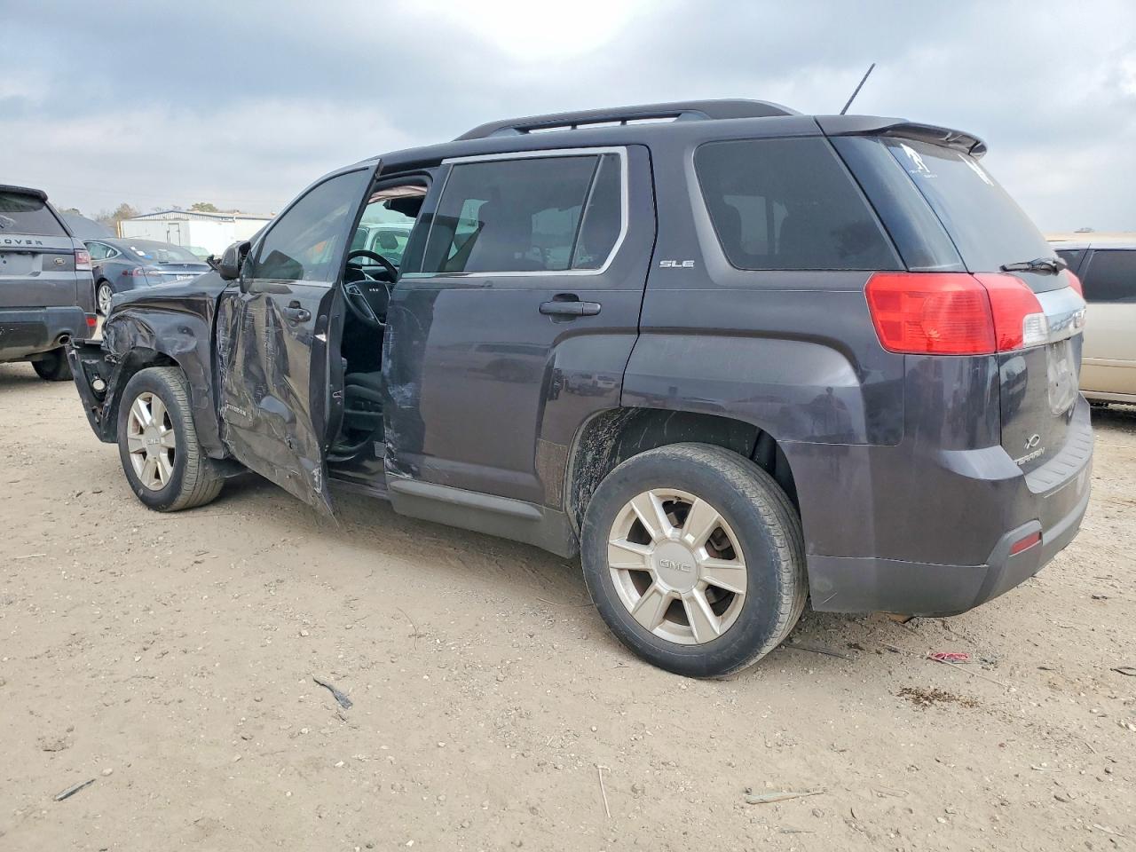 2013 GMC TERRAIN SLE photo 2