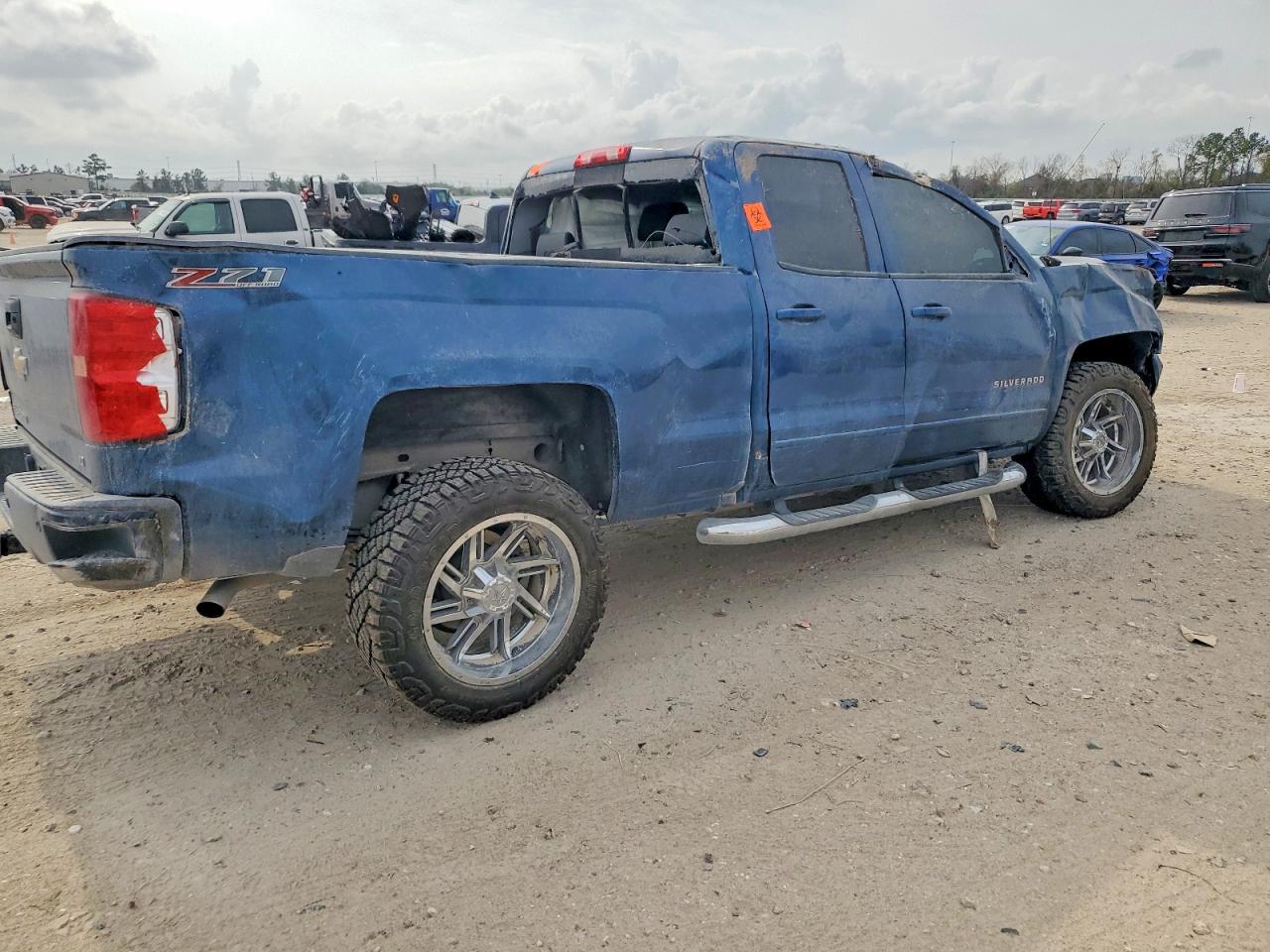 2016 CHEVROLET SILVERADO K1500 LT photo 3