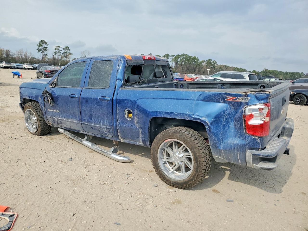 2016 CHEVROLET SILVERADO K1500 LT photo 2