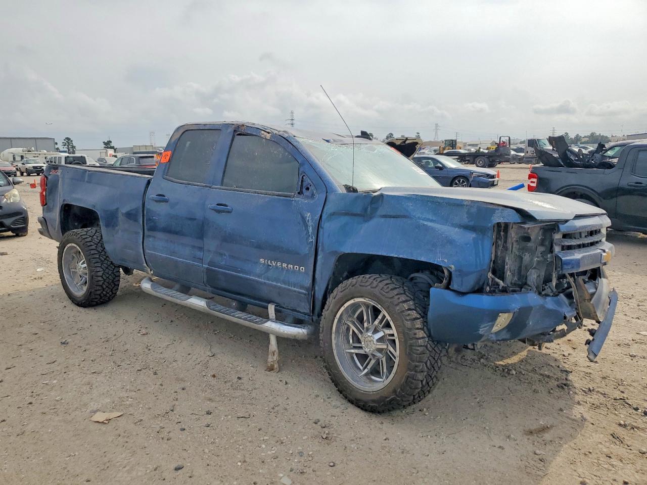 2016 CHEVROLET SILVERADO K1500 LT photo 4