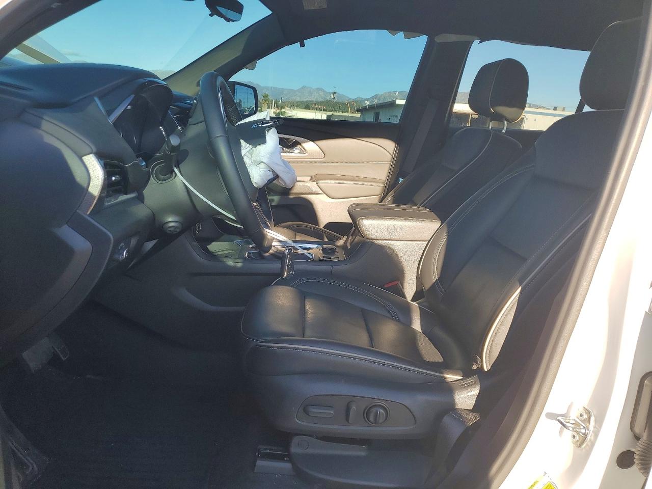 2023 CHEVROLET TRAVERSE PREMIER photo 7
