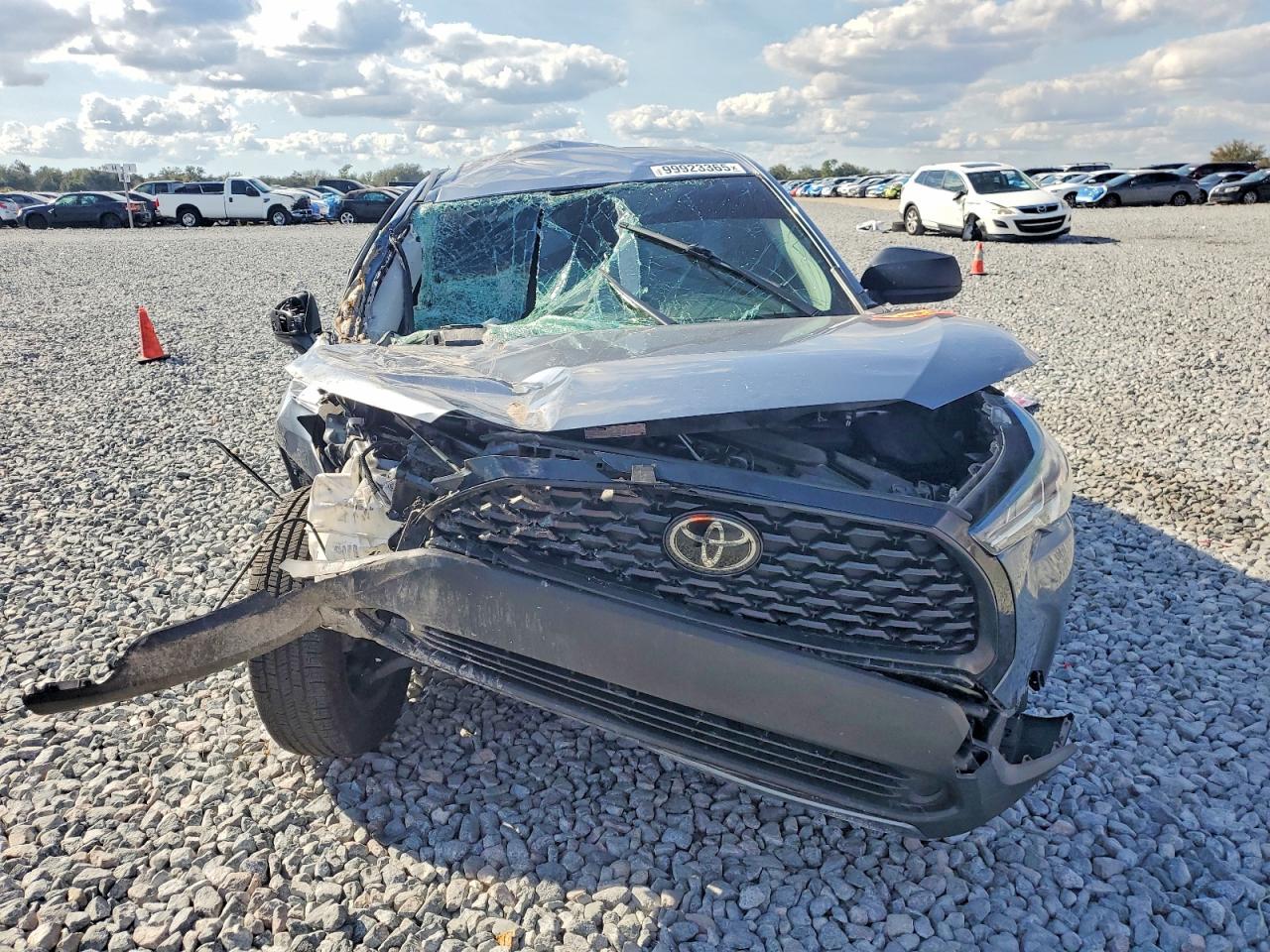 2022 TOYOTA COROLLA CROSS L photo 5