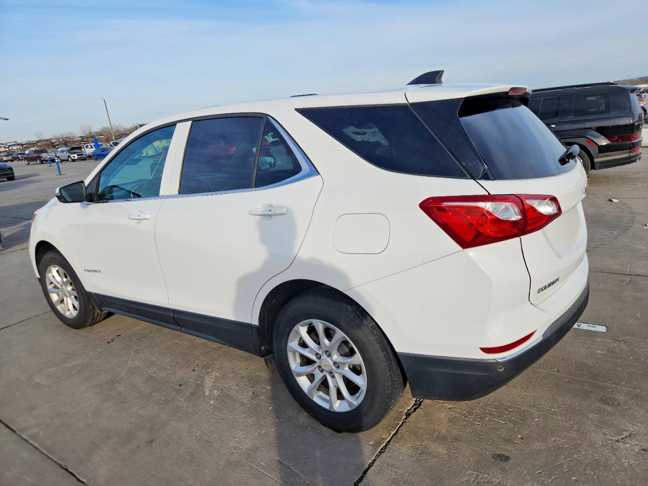 2018 CHEVROLET EQUINOX LT photo 2