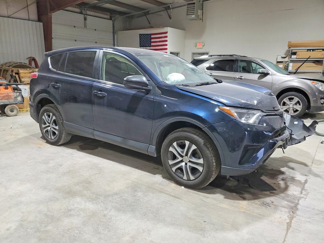 2017 TOYOTA RAV4 LE photo 4