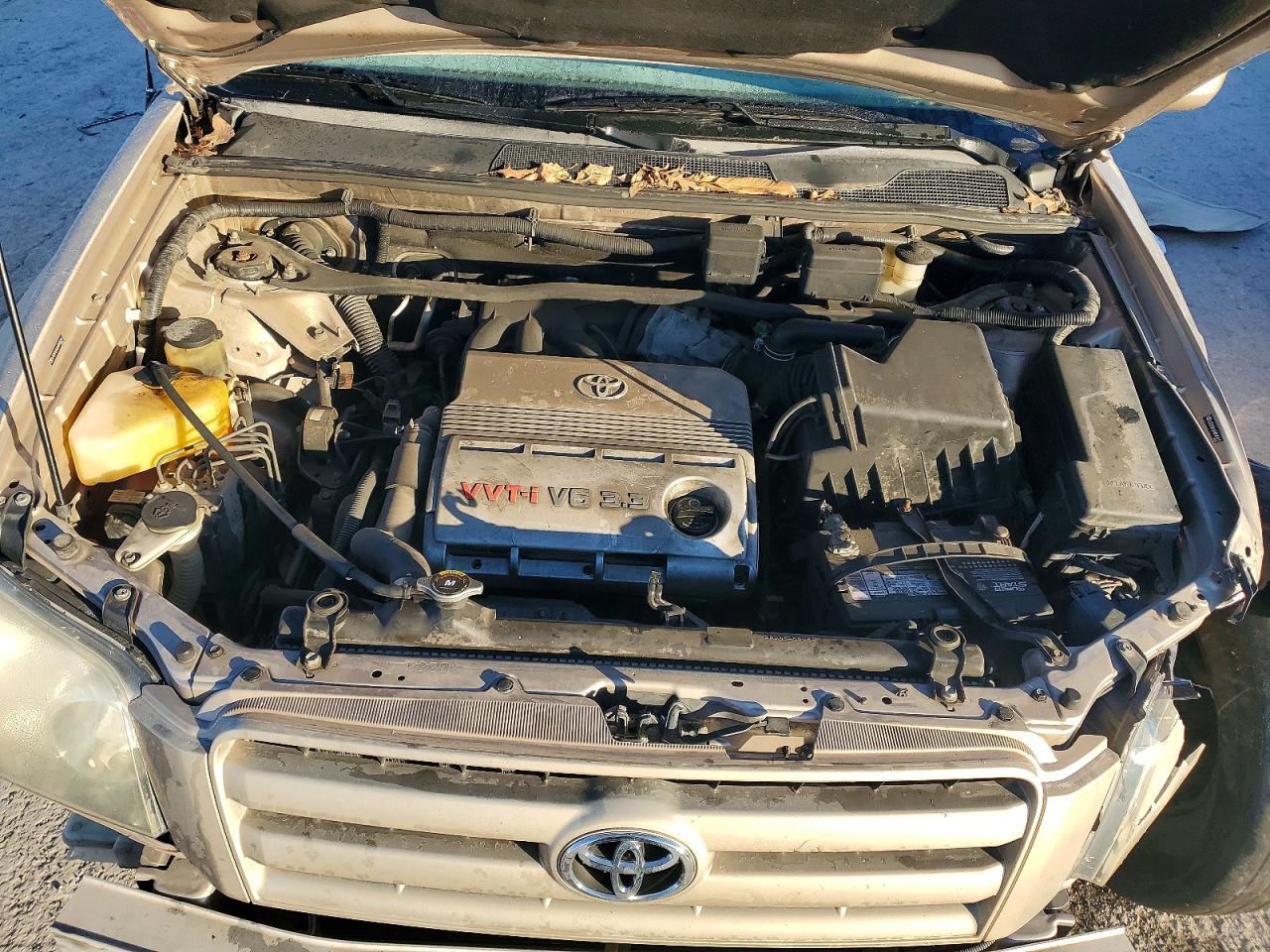 2004 TOYOTA HIGHLANDER photo 12