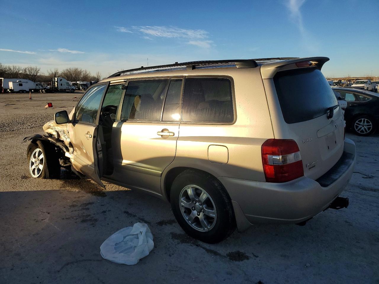 2004 TOYOTA HIGHLANDER photo 2