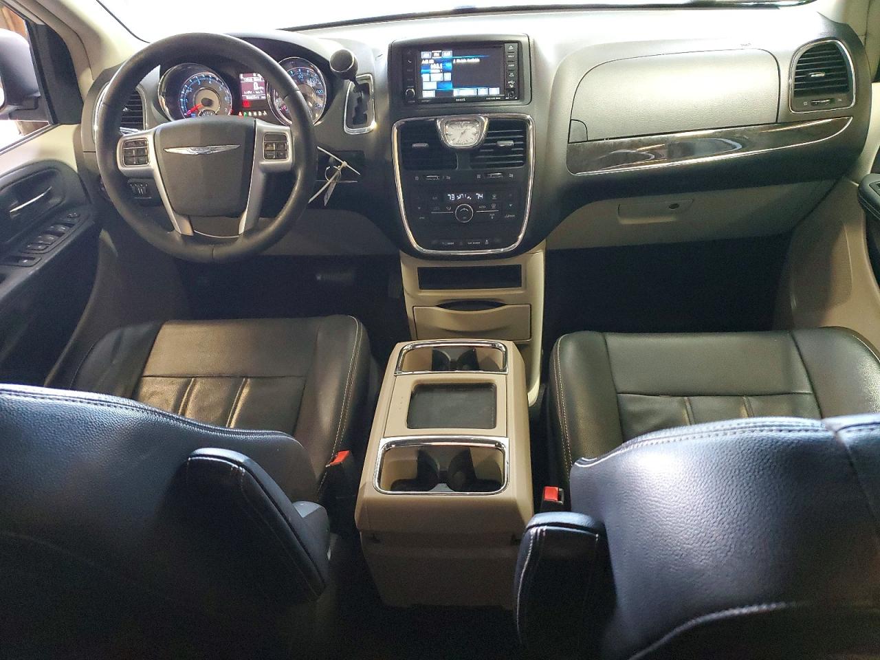 2013 CHRYSLER TOWN & COUNTRY TOURING photo 8