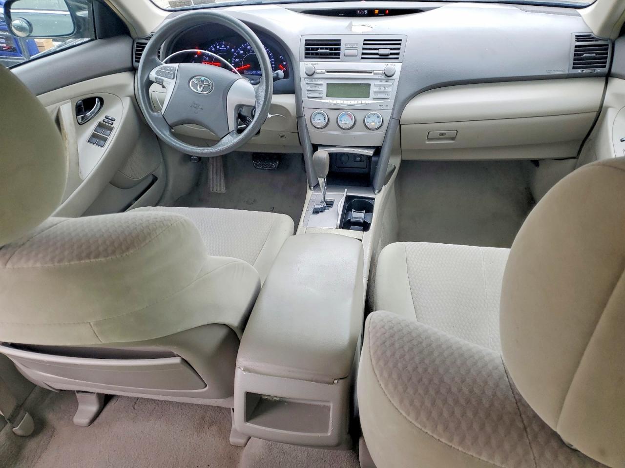 2010 TOYOTA CAMRY LE photo 8