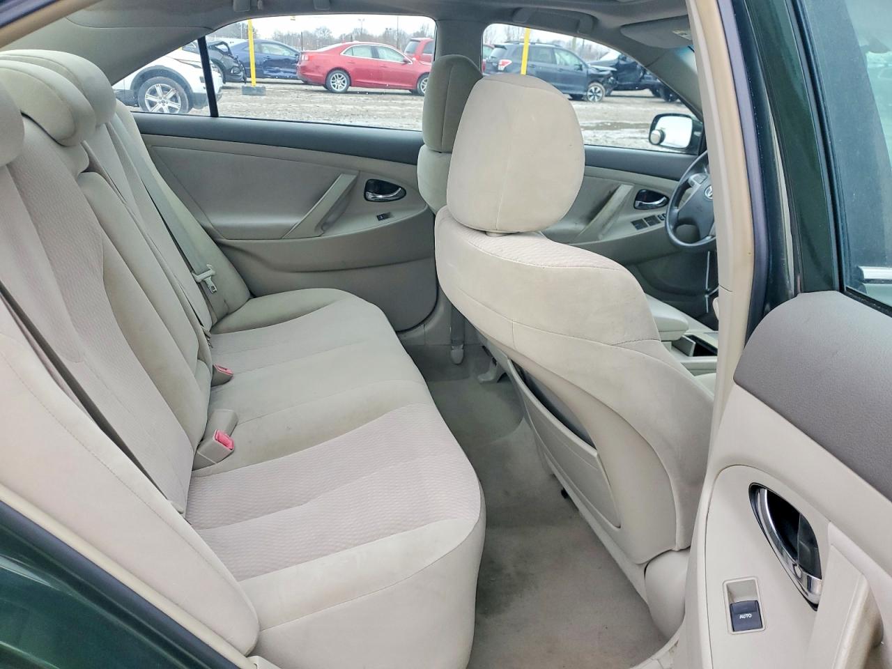 2010 TOYOTA CAMRY LE photo 10
