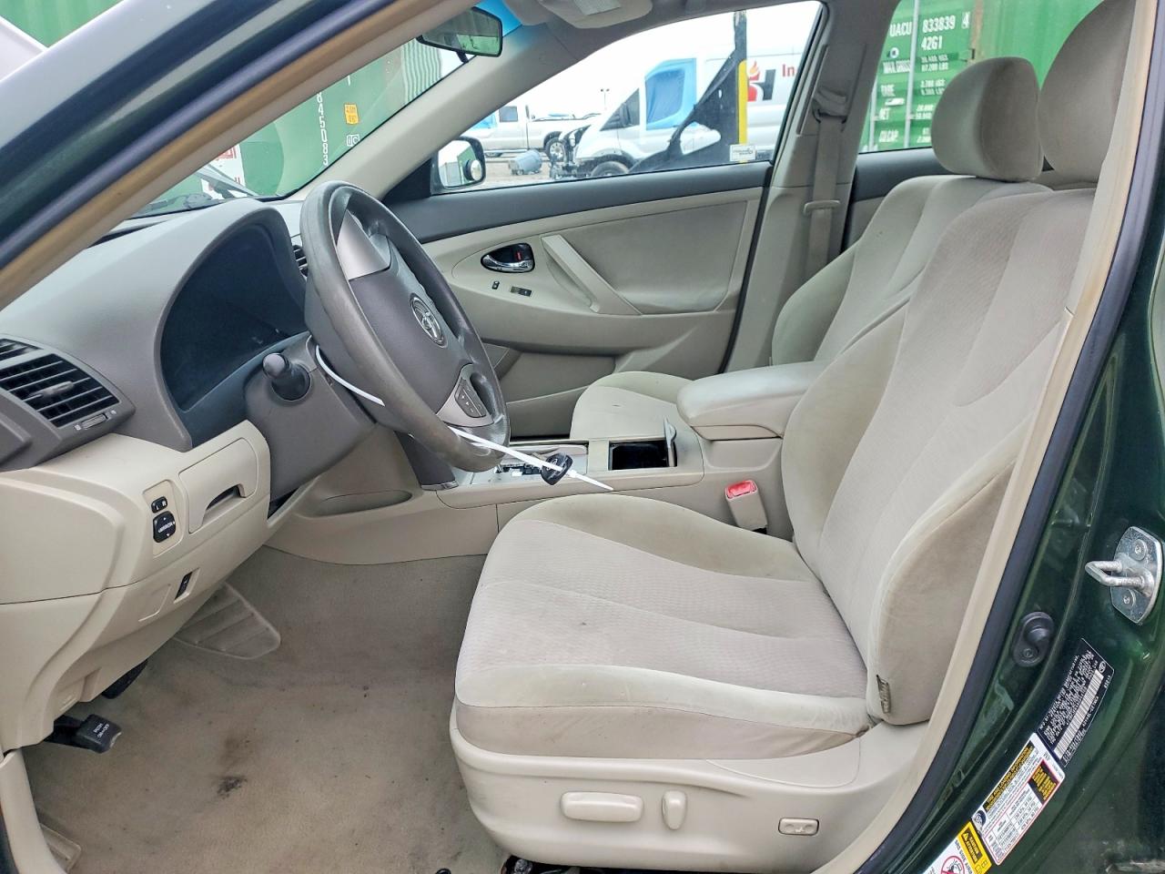 2010 TOYOTA CAMRY LE photo 7