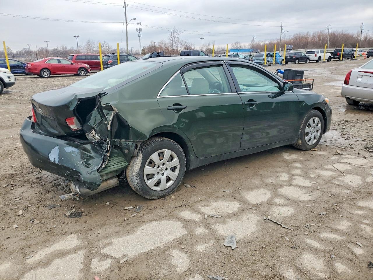2010 TOYOTA CAMRY LE photo 3