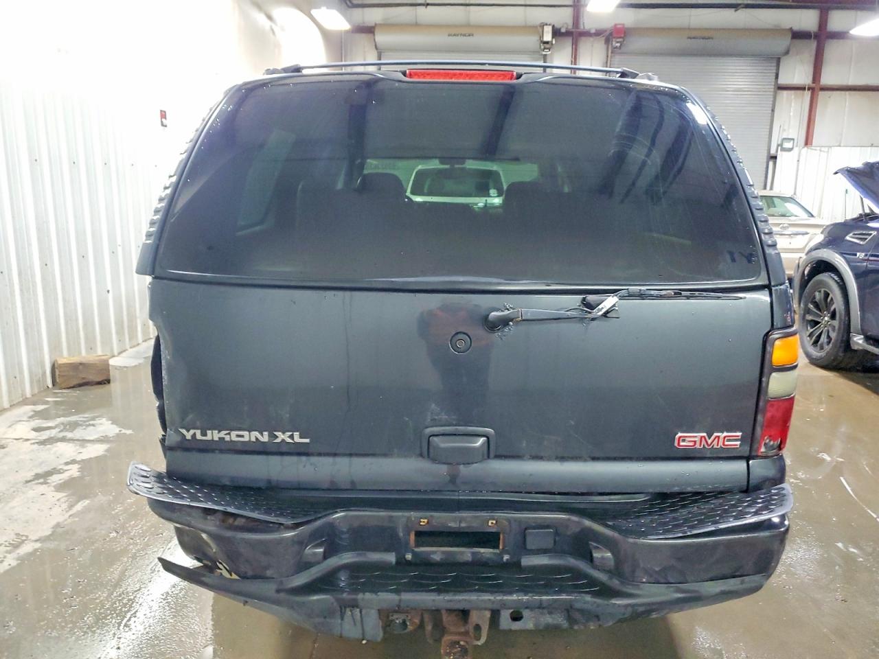 2004 GMC YUKON XL DENALI photo 6