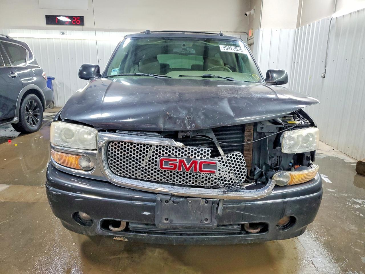 2004 GMC YUKON XL DENALI photo 5