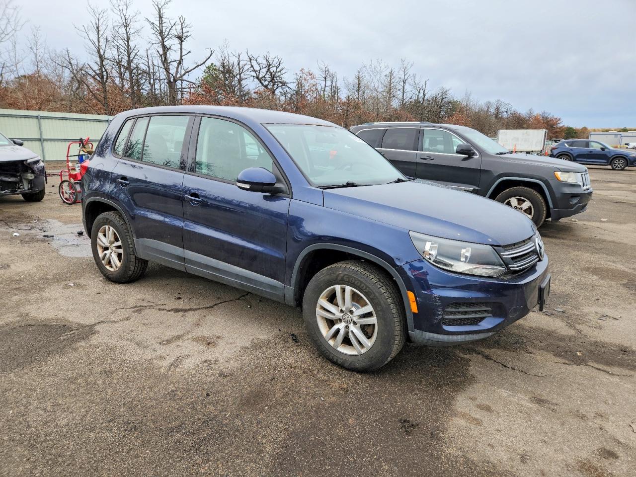 2013 VOLKSWAGEN TIGUAN photo 4