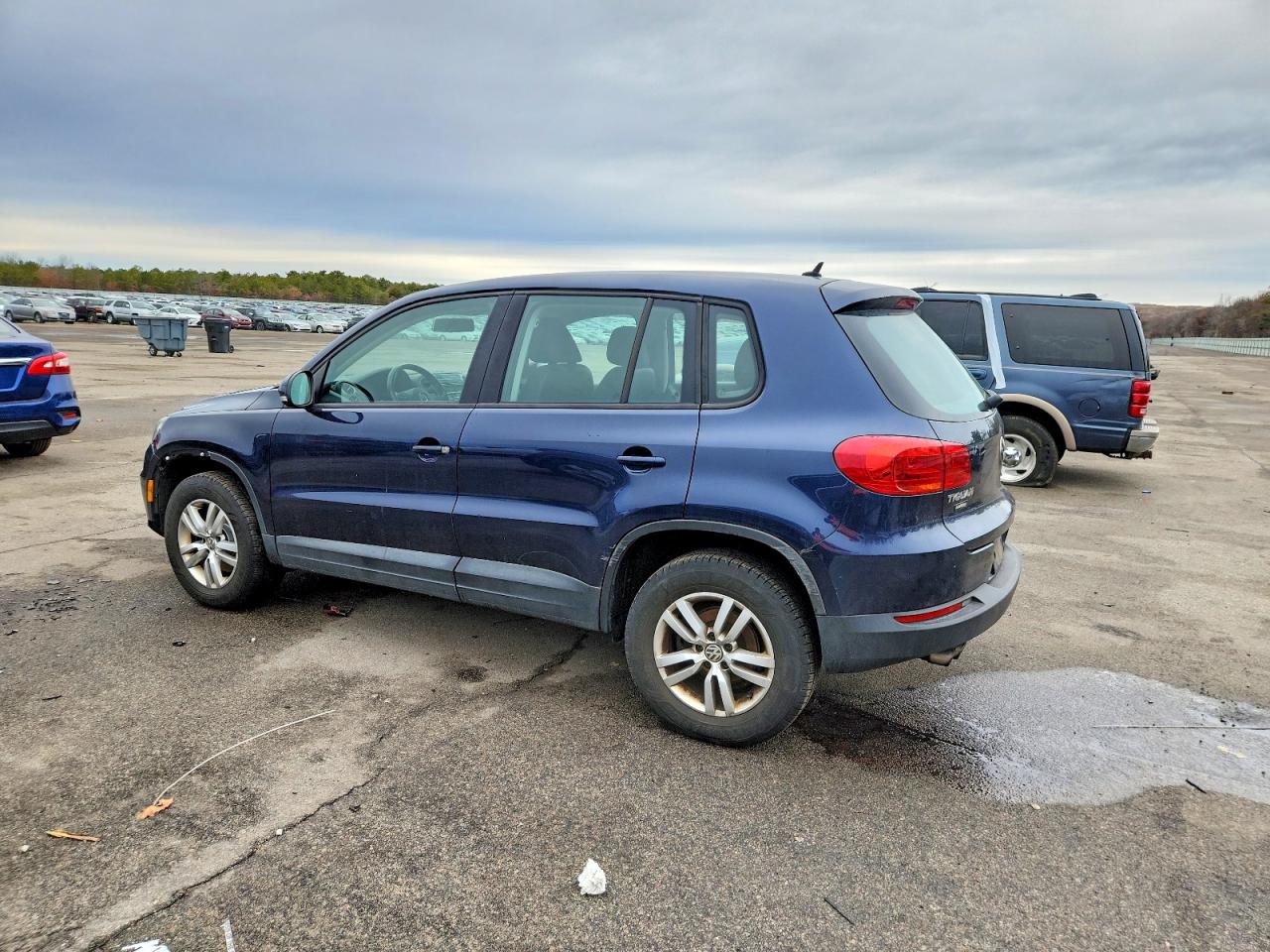 2013 VOLKSWAGEN TIGUAN photo 2