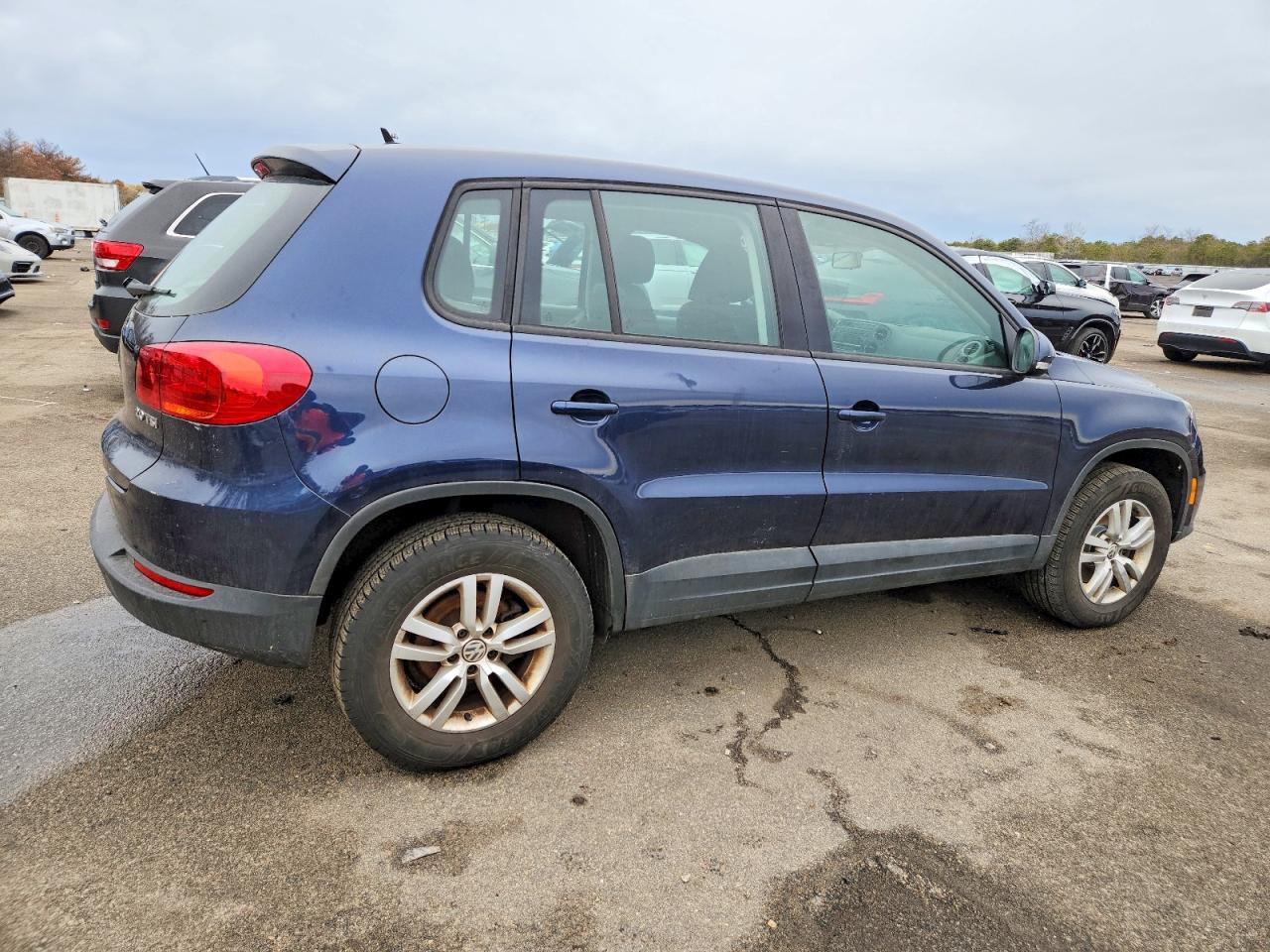2013 VOLKSWAGEN TIGUAN photo 3