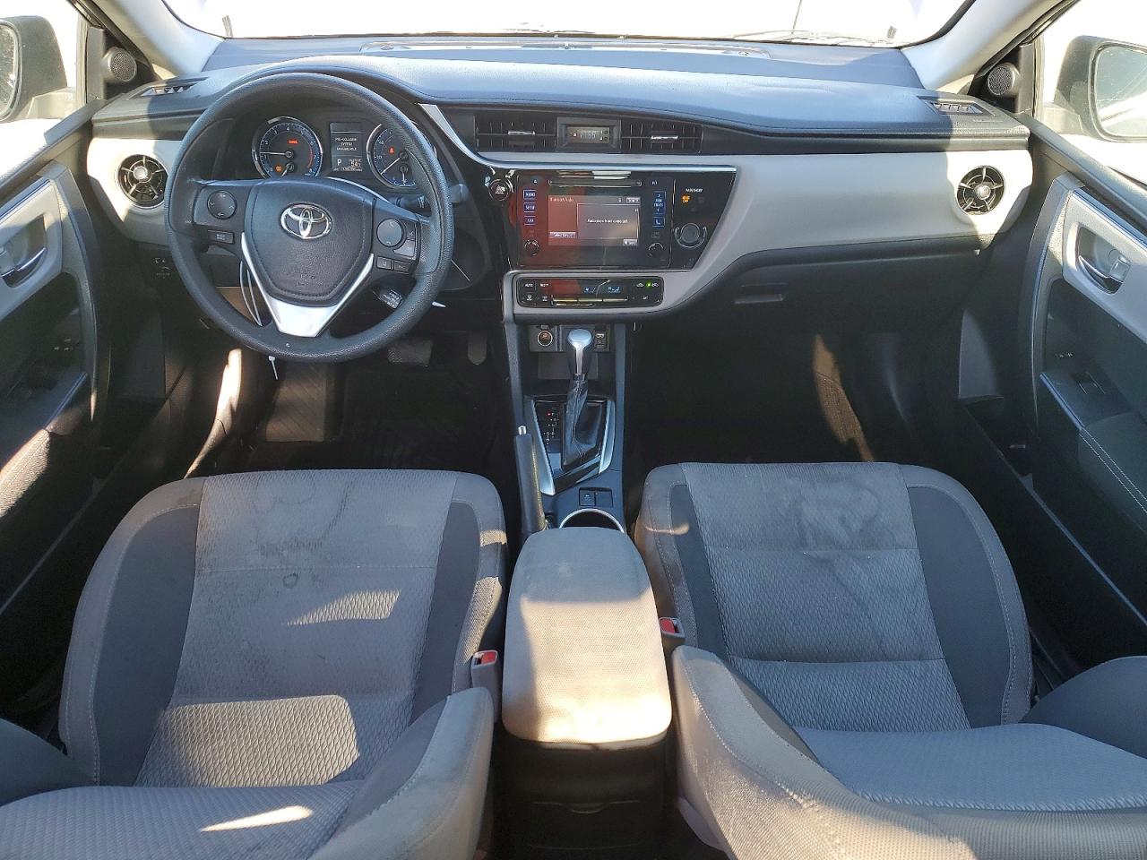 2017 TOYOTA COROLLA L photo 8