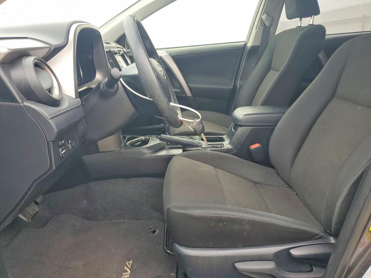 2017 TOYOTA RAV4 LE photo 7