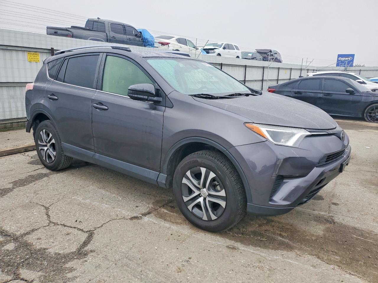 2017 TOYOTA RAV4 LE photo 4