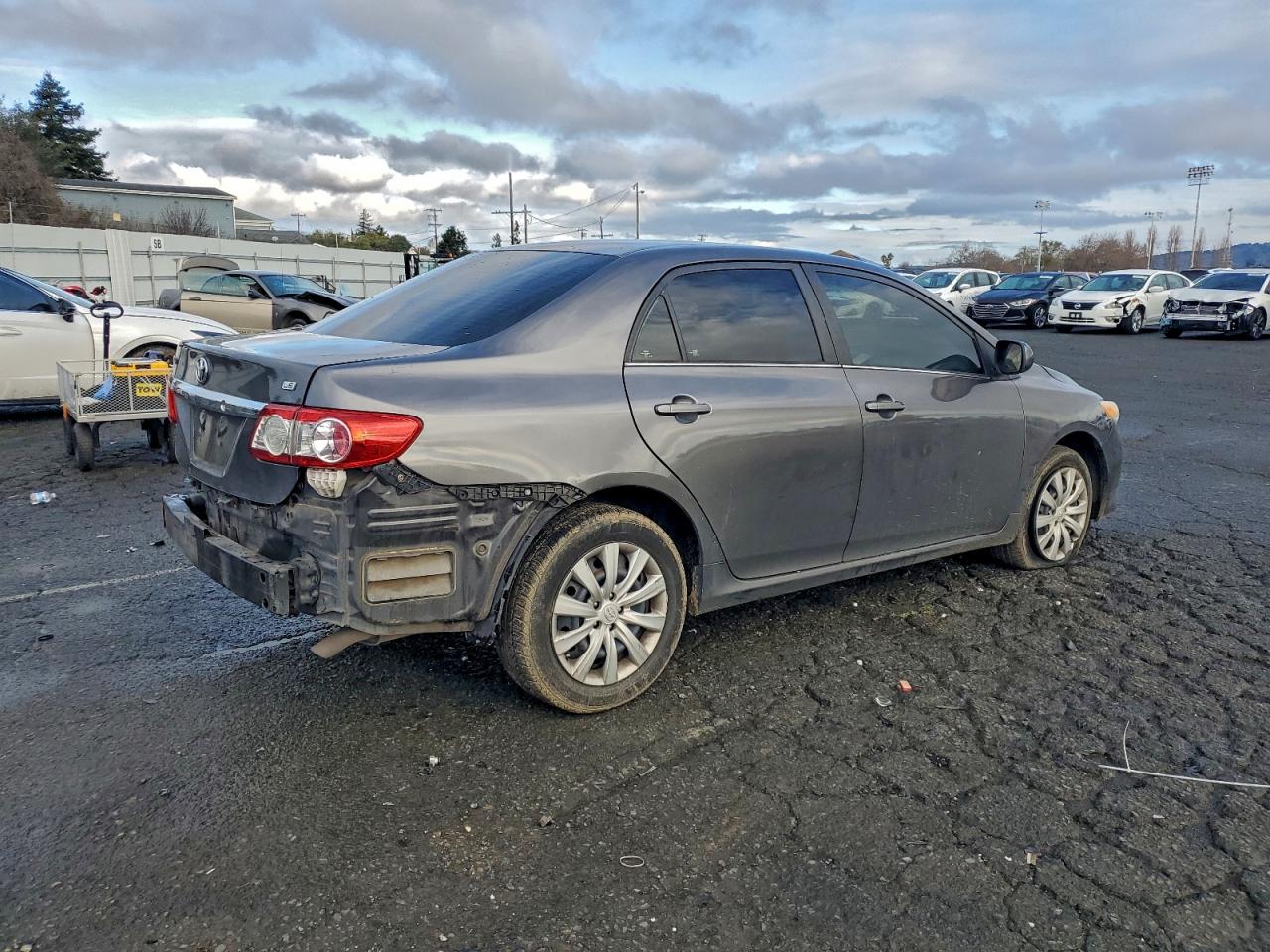 2013 TOYOTA COROLLA BASE photo 3