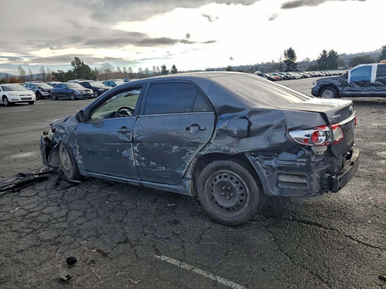 2013 TOYOTA COROLLA BASE photo 2