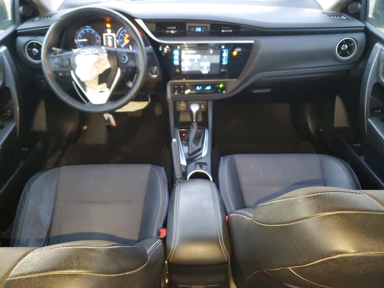 2017 TOYOTA COROLLA L photo 8