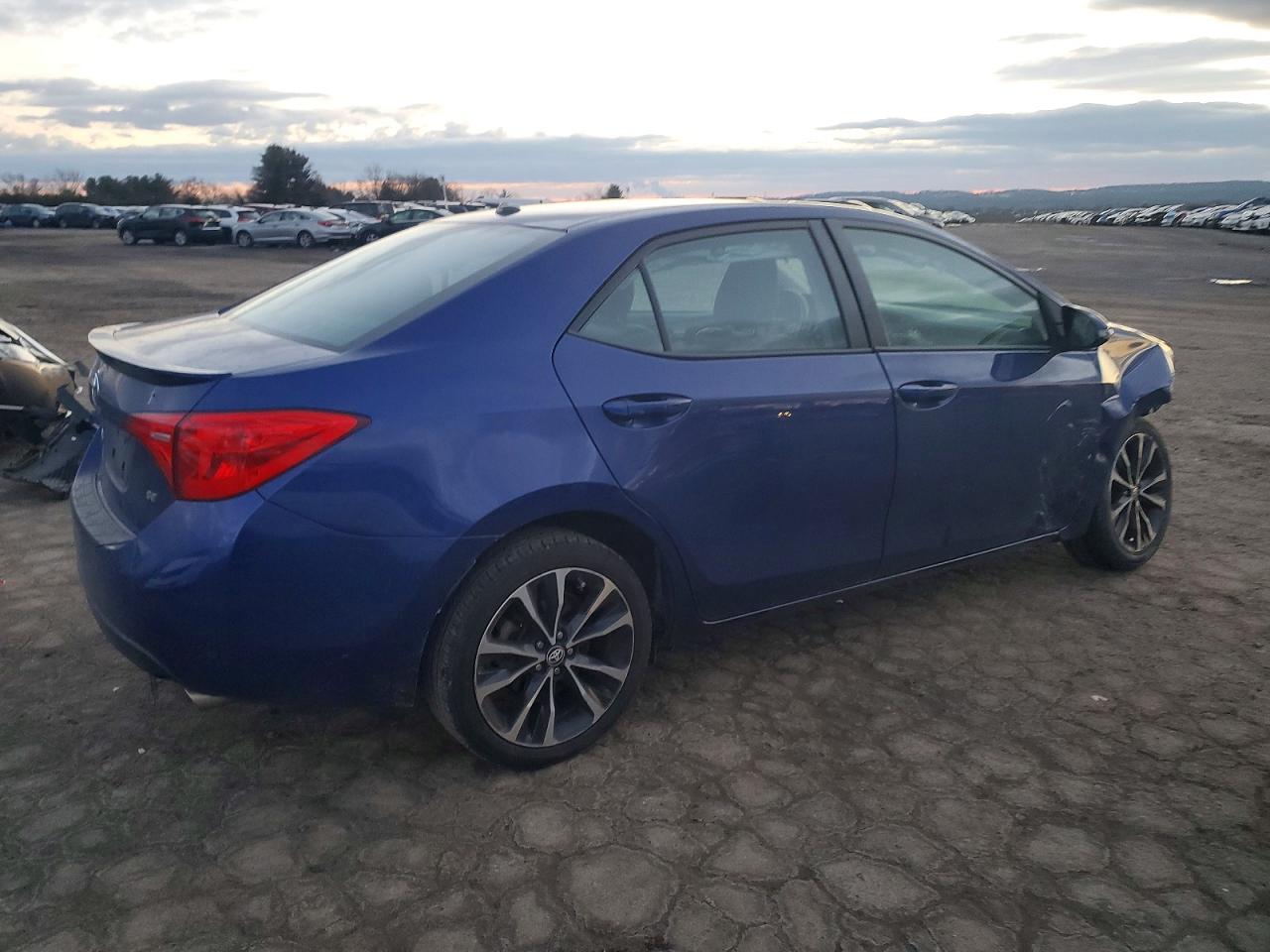 2017 TOYOTA COROLLA L photo 3