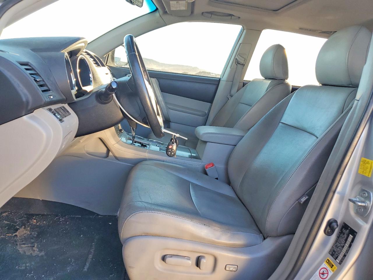 2011 TOYOTA HIGHLANDER BASE photo 7