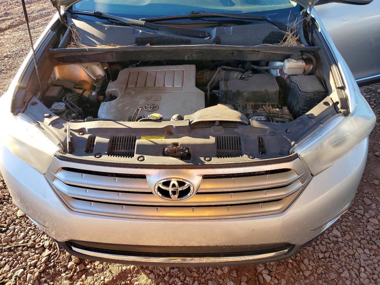 2011 TOYOTA HIGHLANDER BASE photo 12