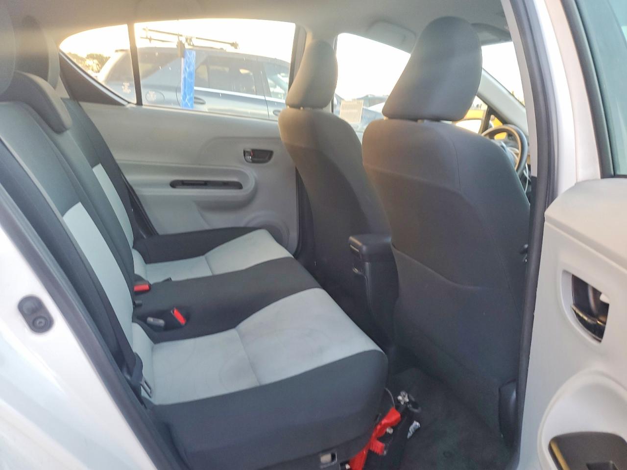 2013 TOYOTA PRIUS C photo 10