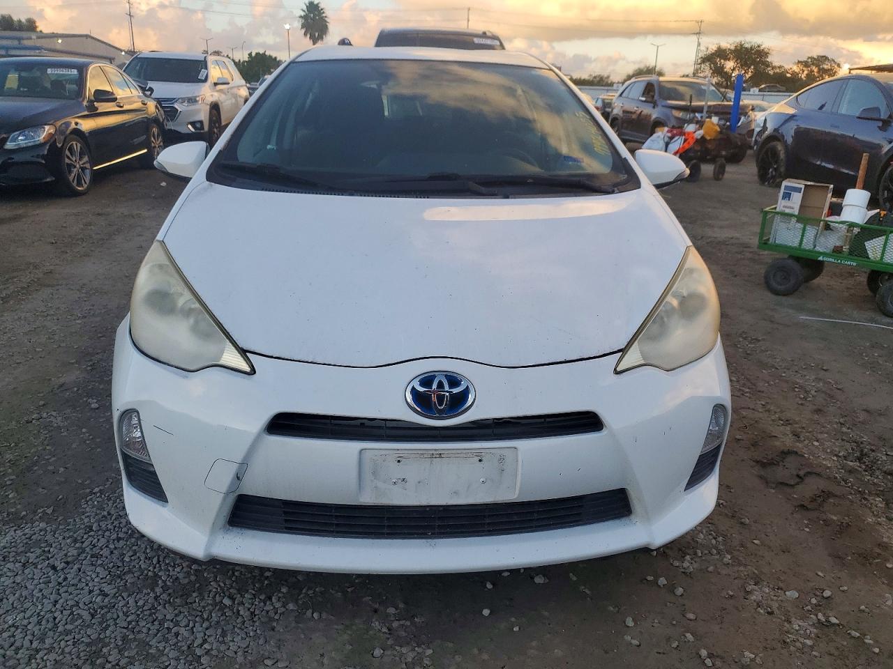 2013 TOYOTA PRIUS C photo 5