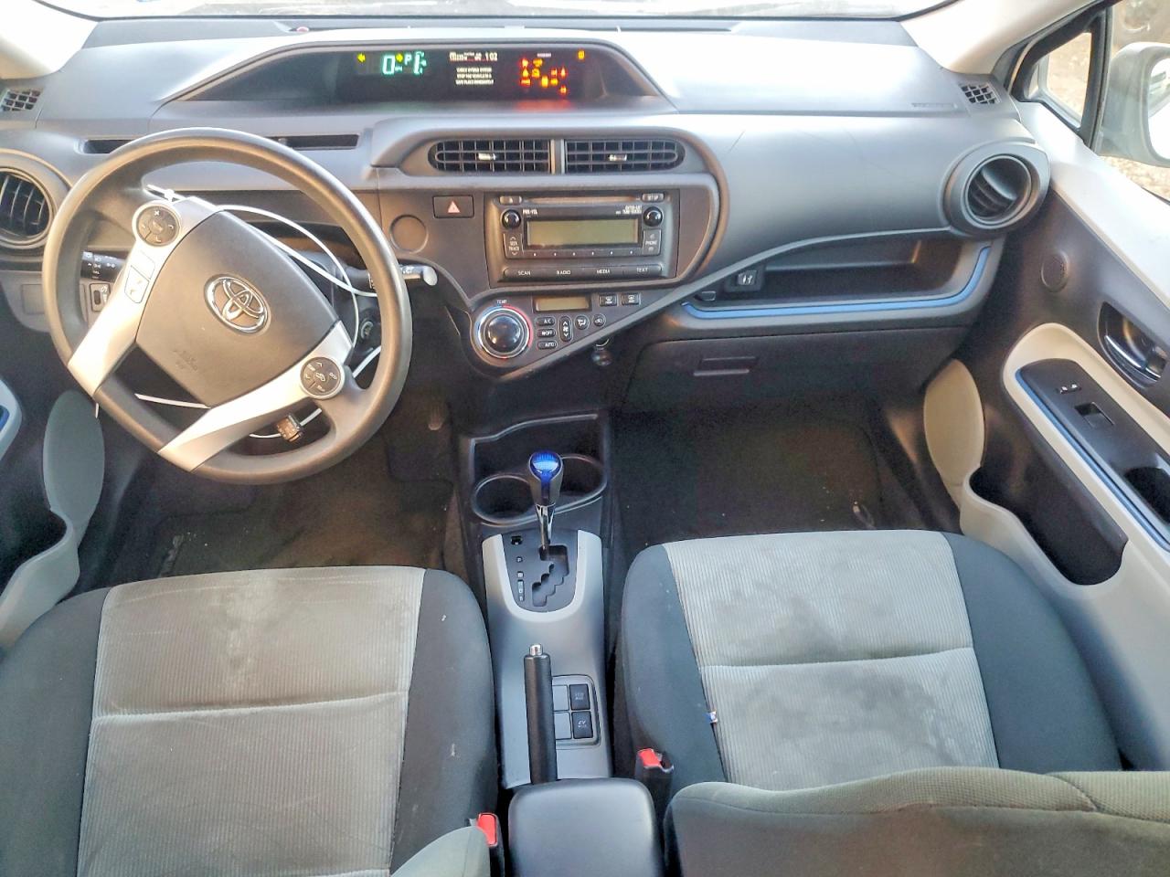 2013 TOYOTA PRIUS C photo 8