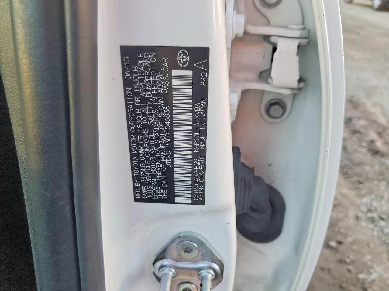 2013 TOYOTA PRIUS C photo 12