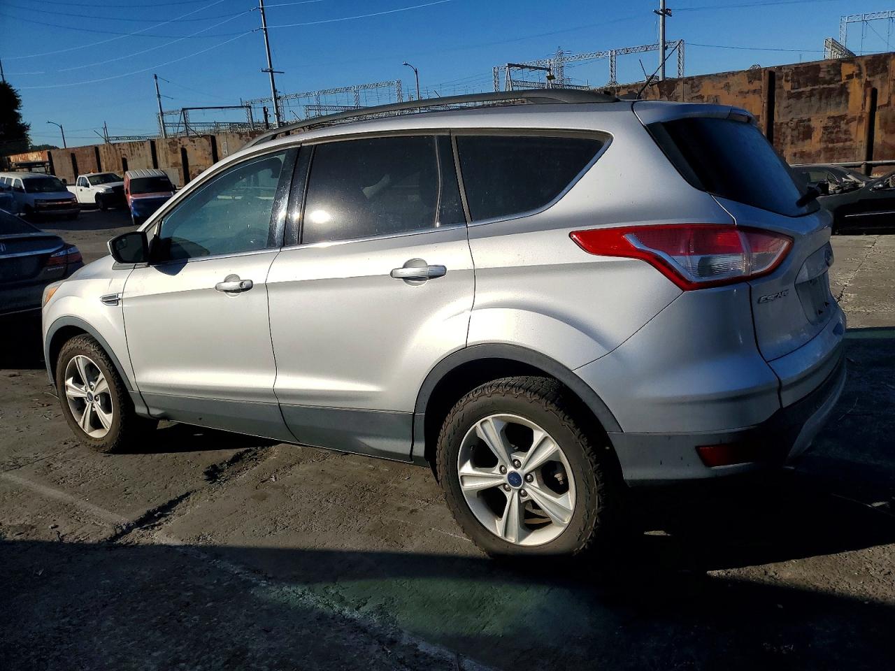 2016 FORD ESCAPE SE photo 2