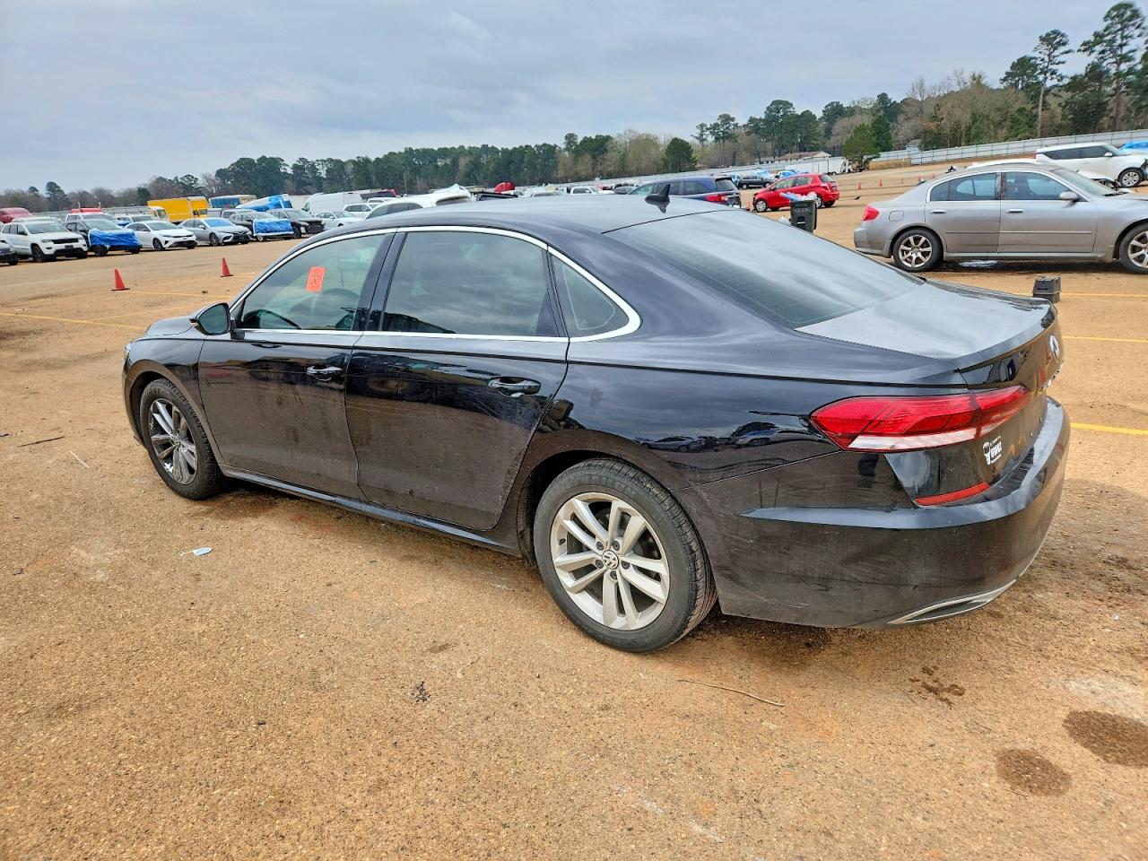 2020 VOLKSWAGEN PASSAT SE photo 2
