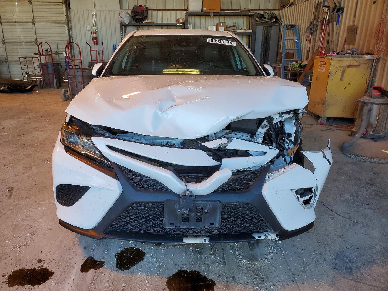 2020 TOYOTA CAMRY SE photo 5