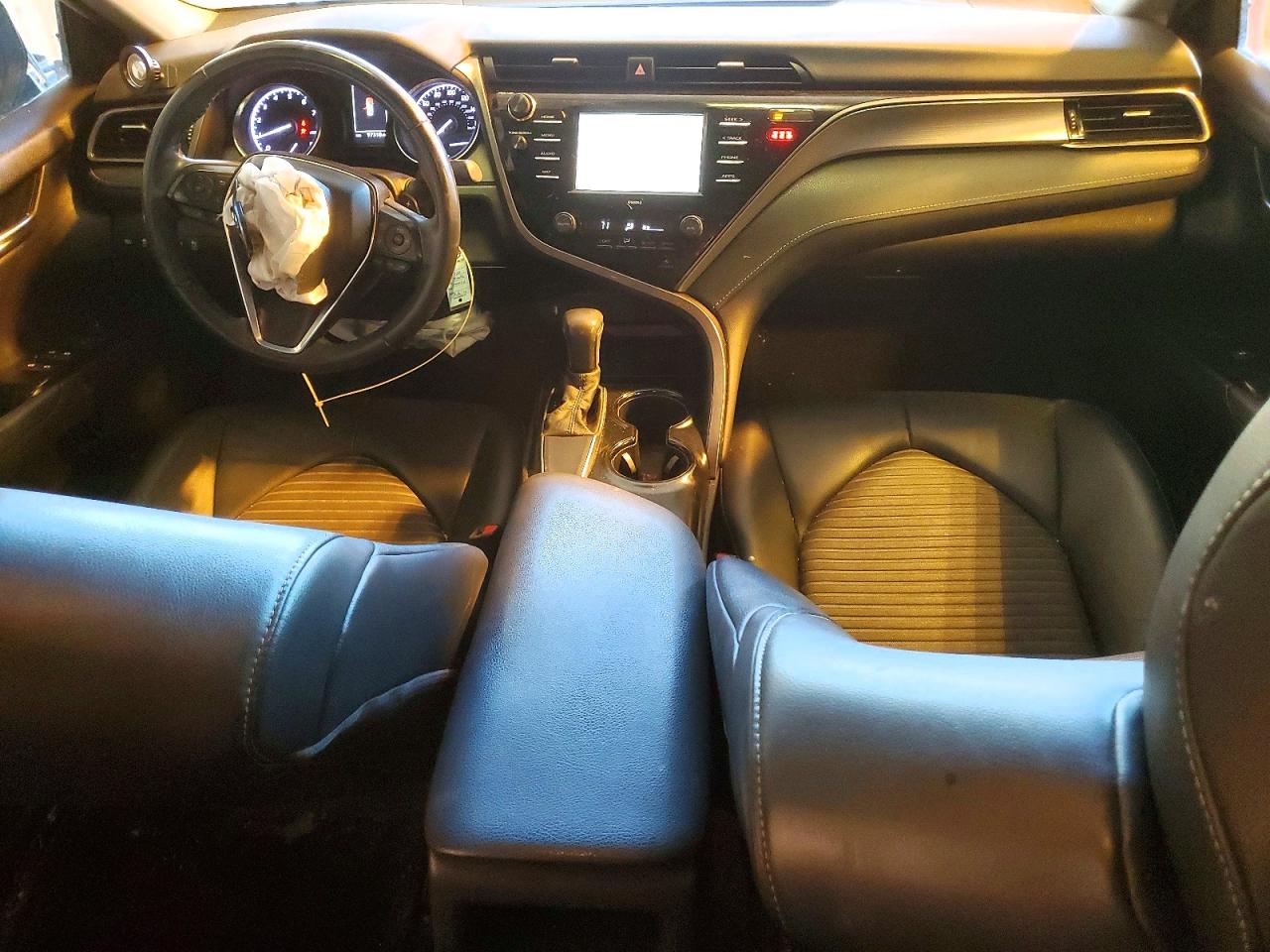 2020 TOYOTA CAMRY SE photo 8