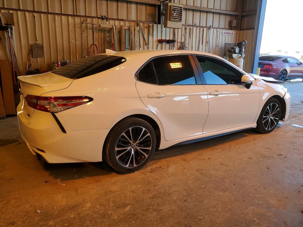 2020 TOYOTA CAMRY SE photo 3