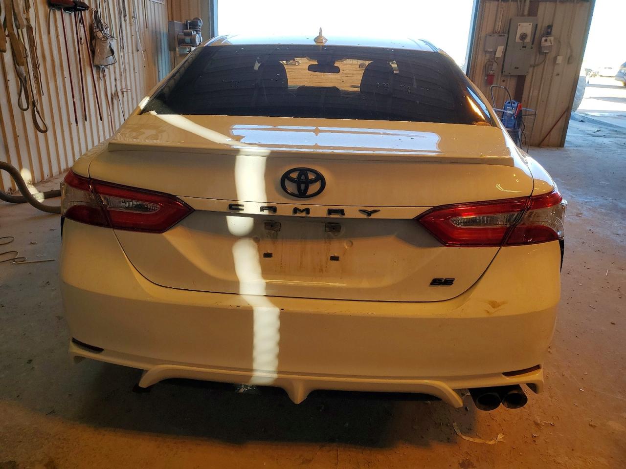 2020 TOYOTA CAMRY SE photo 6