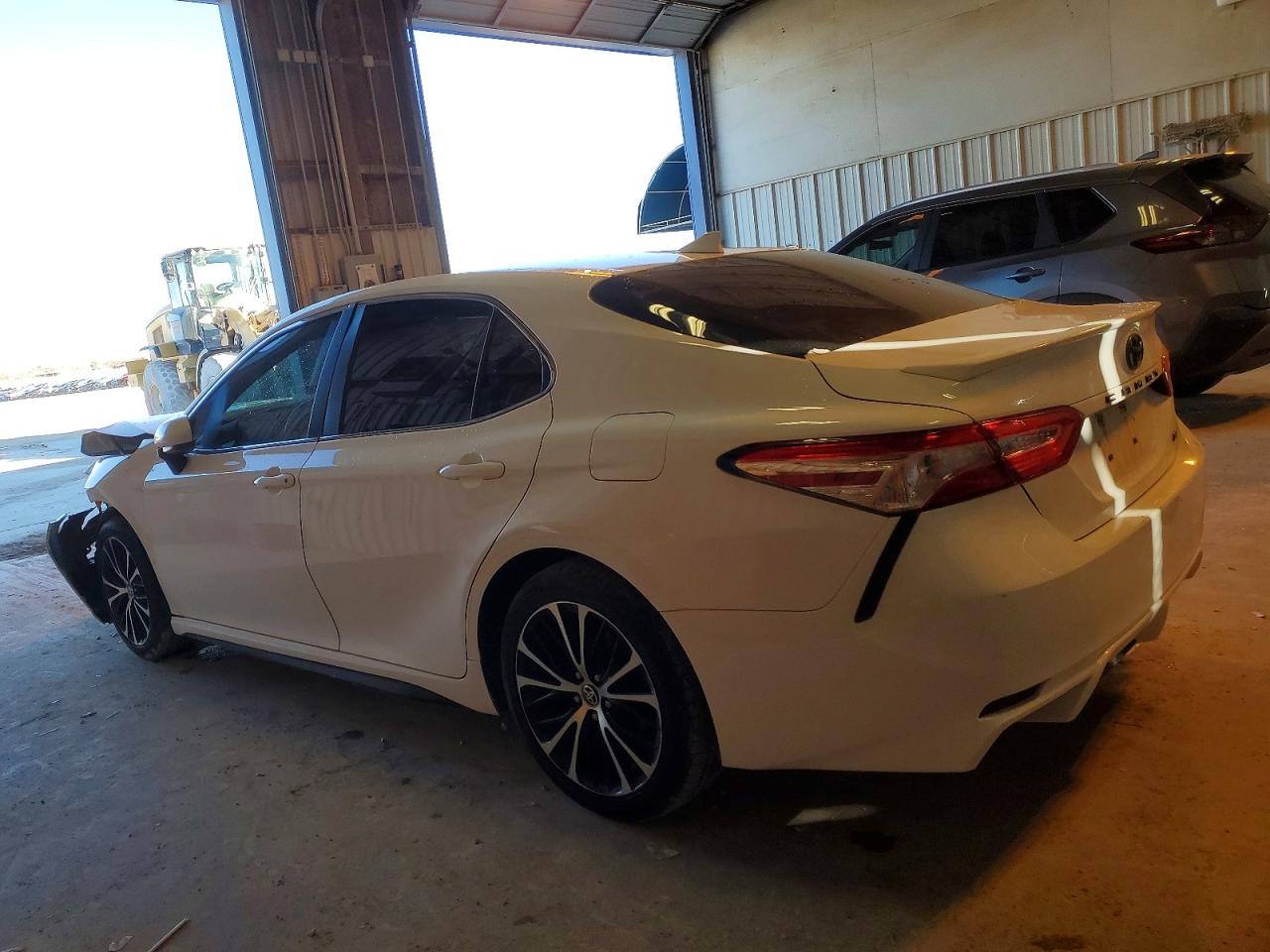 2020 TOYOTA CAMRY SE photo 2