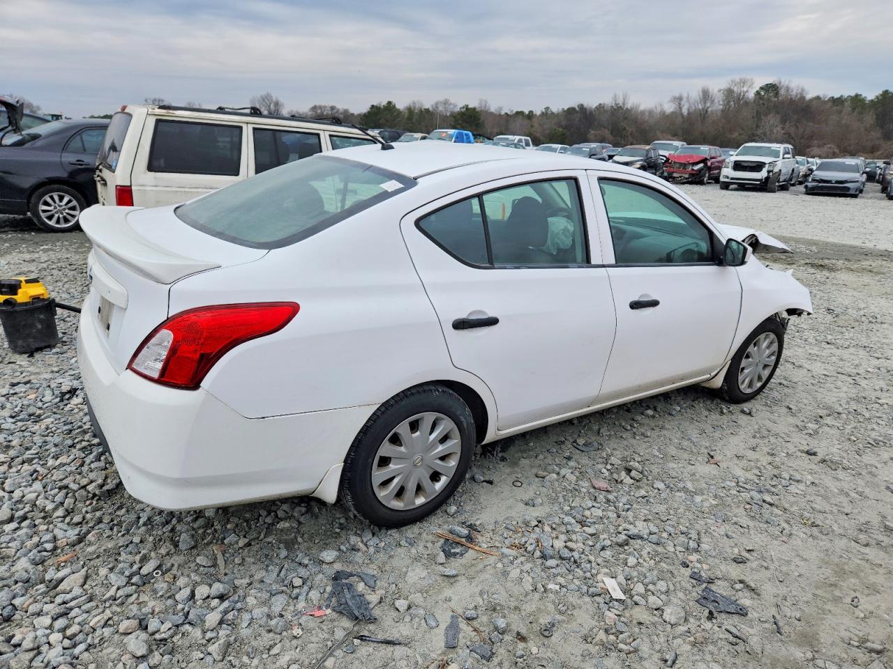 2018 NISSAN VERSA S photo 3