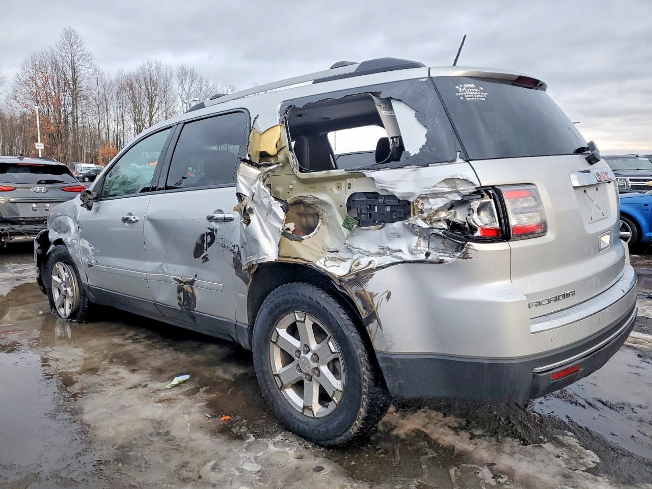 2016 GMC ACADIA SLE photo 2