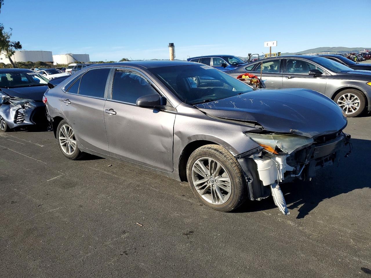 2016 TOYOTA CAMRY LE photo 4