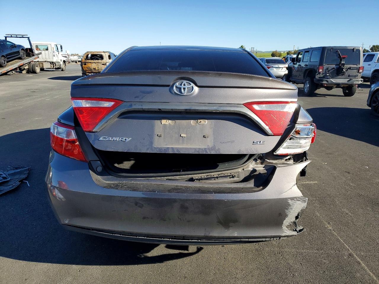 2016 TOYOTA CAMRY LE photo 6